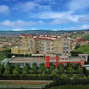 Hotel Dora, Tirana